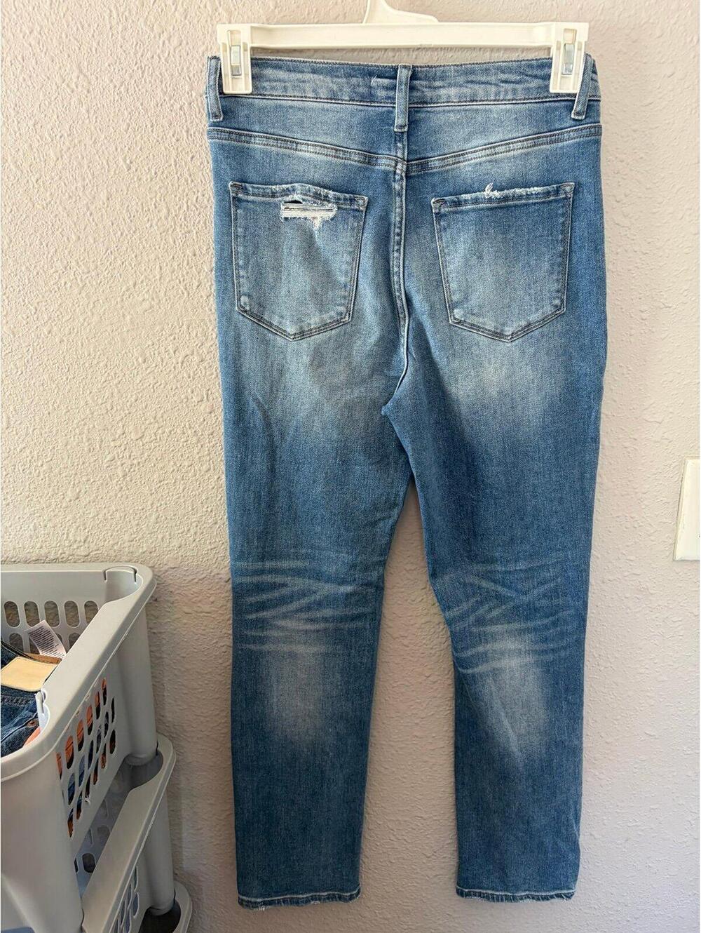 Vervet straight jeans size 27. Inseam is 29in - Picture 2 of 3